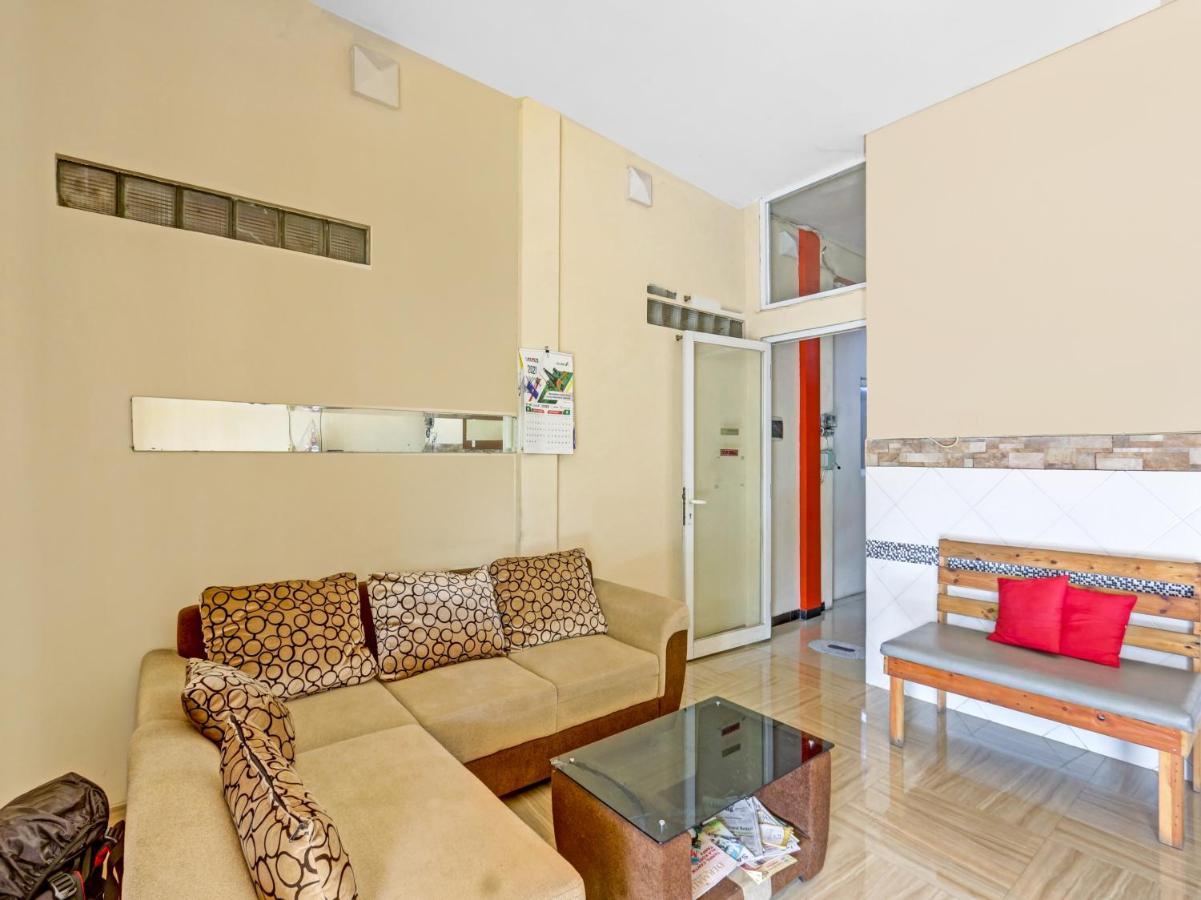 Oyo 90553 Arteri Guest House Semarang Kültér fotó