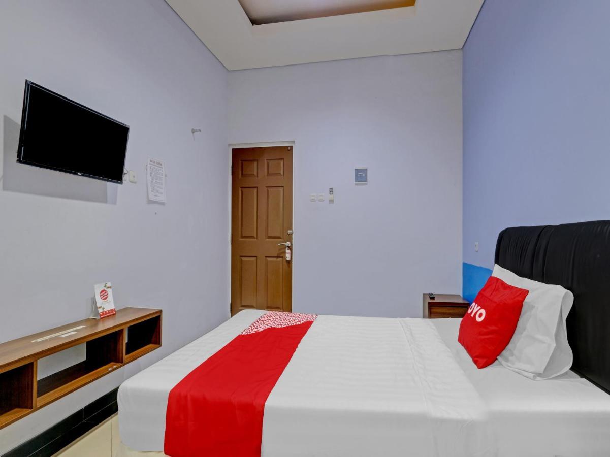Oyo 90553 Arteri Guest House Semarang Kültér fotó