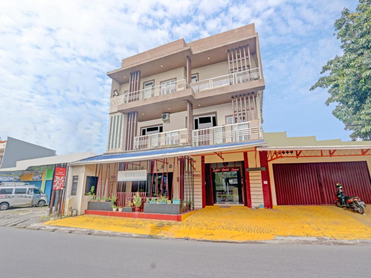 Oyo 90553 Arteri Guest House Semarang Kültér fotó