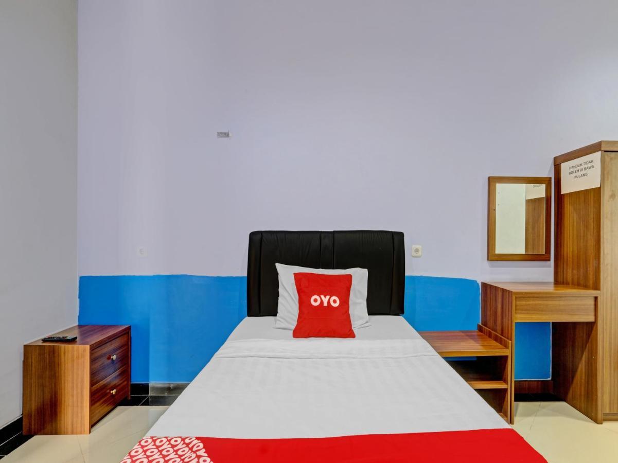 Oyo 90553 Arteri Guest House Semarang Kültér fotó