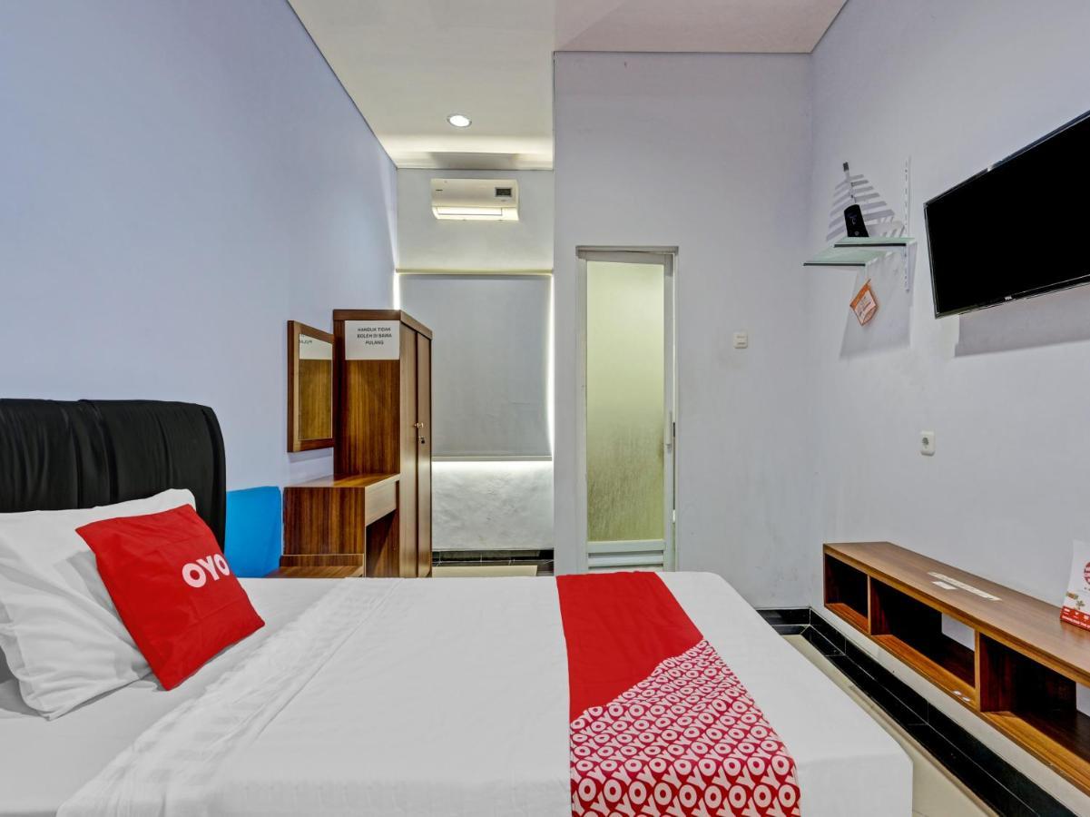 Oyo 90553 Arteri Guest House Semarang Kültér fotó
