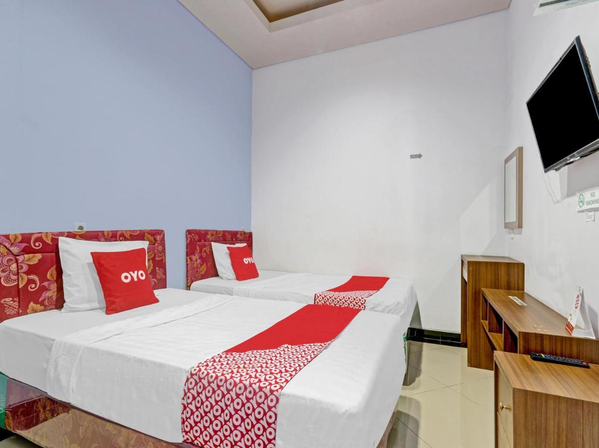 Oyo 90553 Arteri Guest House Semarang Kültér fotó