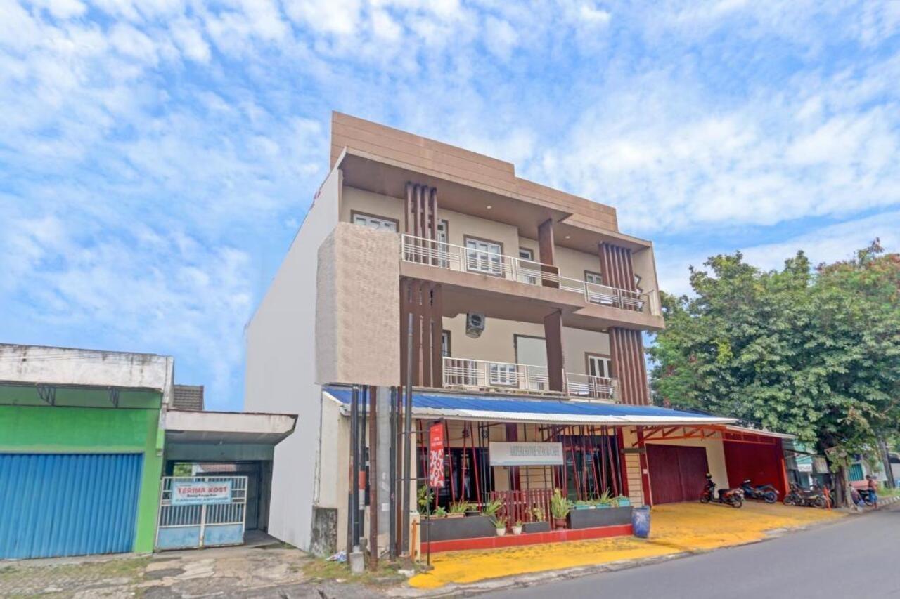 Oyo 90553 Arteri Guest House Semarang Kültér fotó